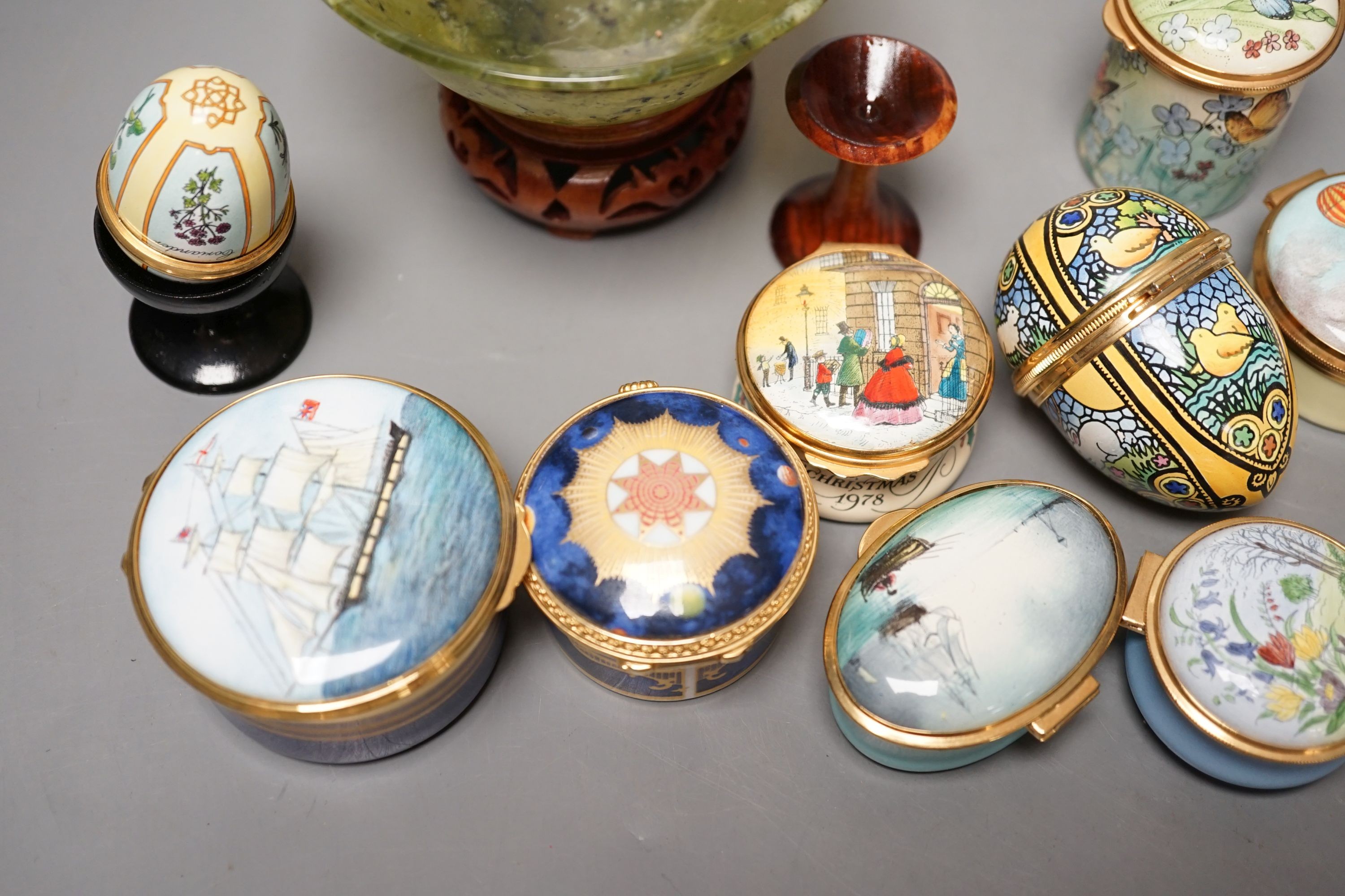 Mixed group of Halcyon days enamel boxes and a green Hardstone bowl